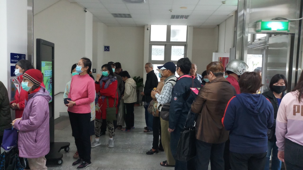 民眾排隊