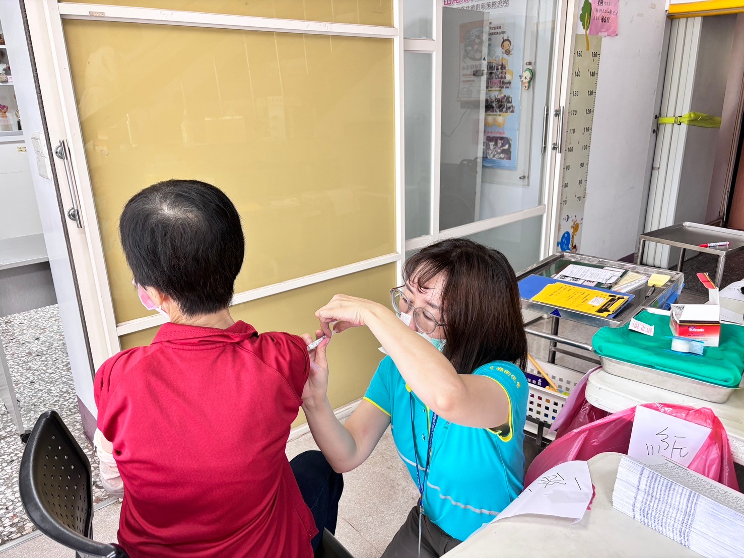 115年10月1日流感及COVID-19(XFG)疫苗開打 接種疫苗再享健康幣,衛生局籲民眾及早接種「左流右新,護肺顧心」-圖片5