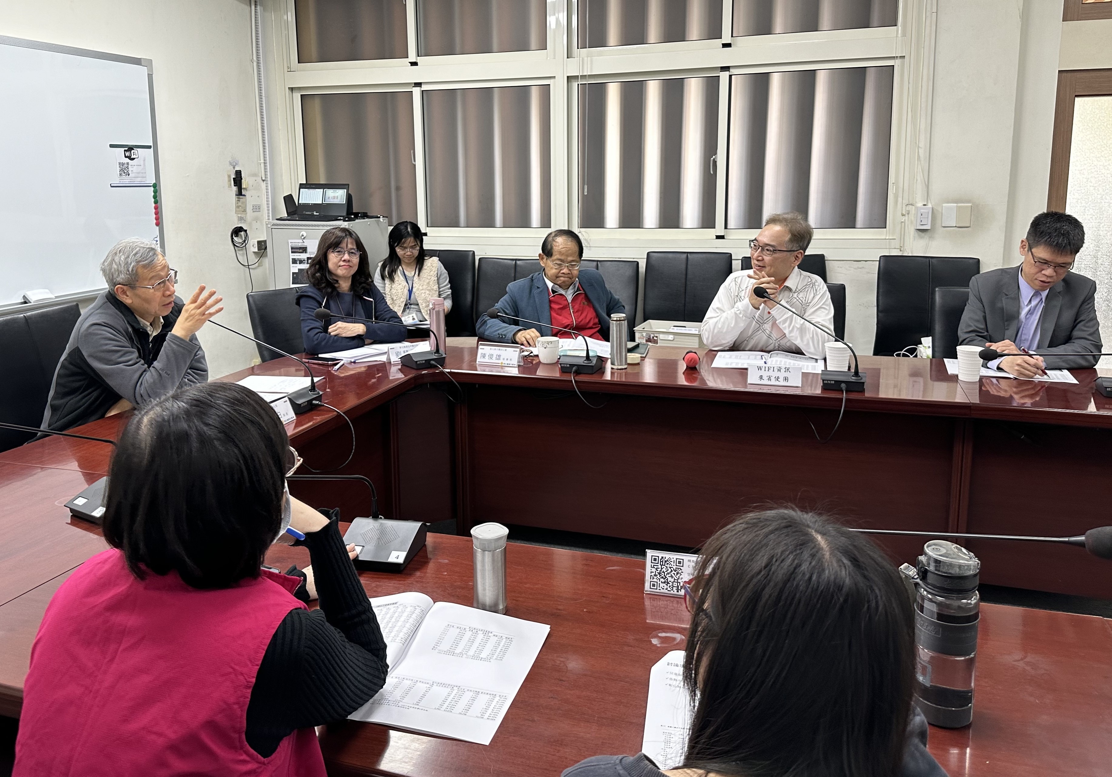 局長與彰化縣牙醫師公會理事長、主委及工作小組成員討論執行策略