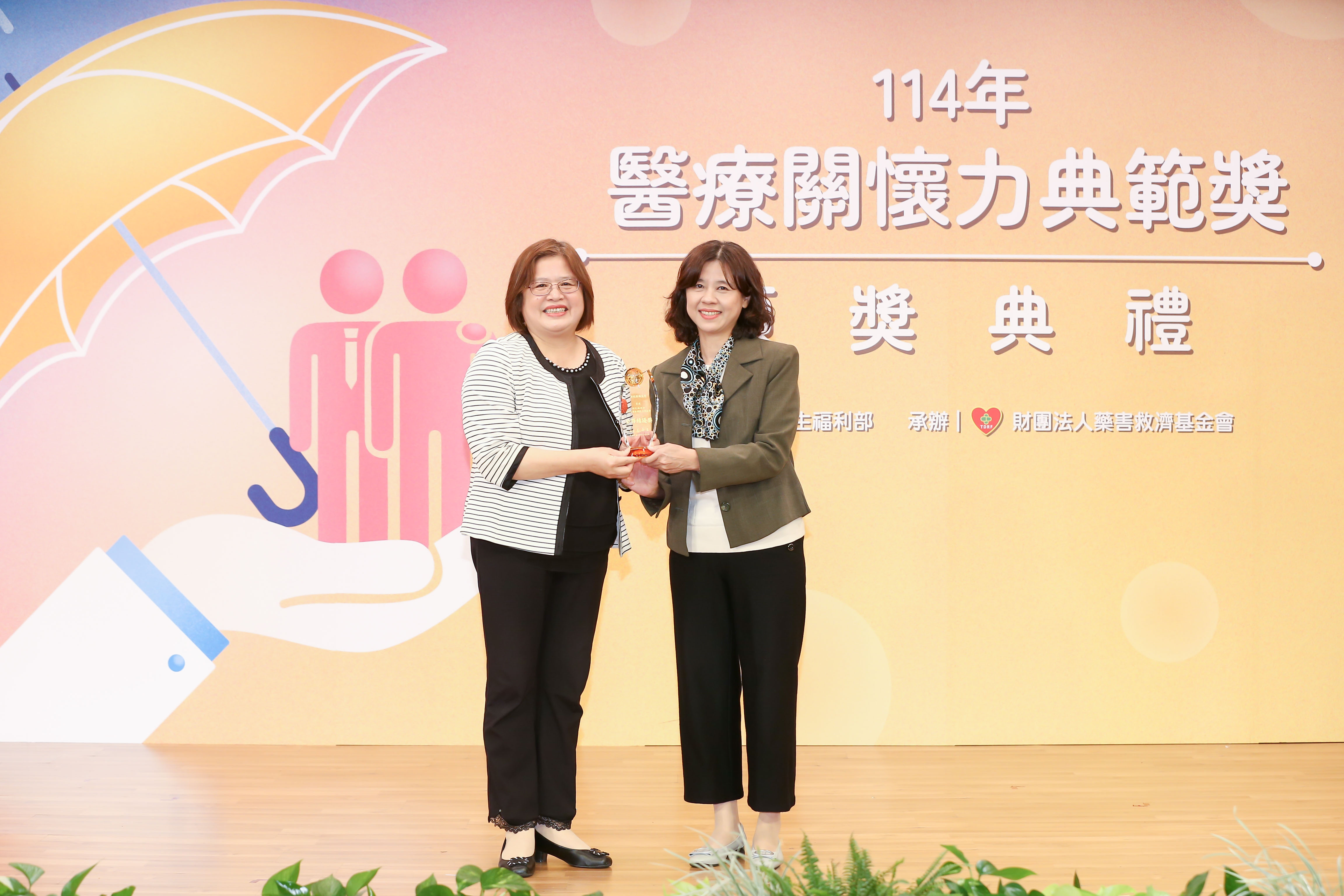 連續五年榮耀肯定！彰化縣衛生局蟬聯衛生福利部114年醫療關懷力典範獎「公務績優獎」-圖片1