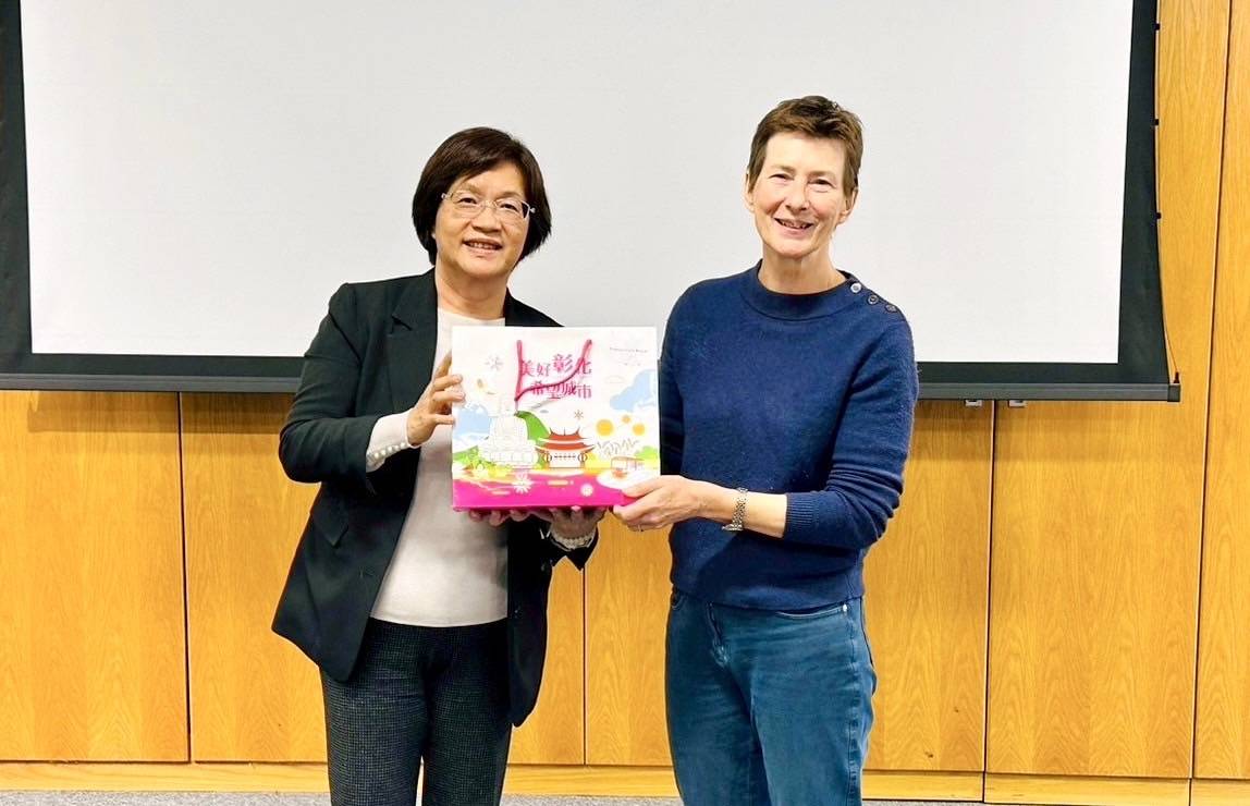 致贈Carol Brayne教授禮品