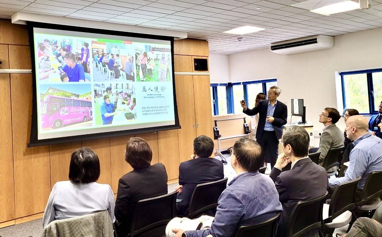 衛生局局長葉彥伯針對彰化縣社區萬人健檢進行演講