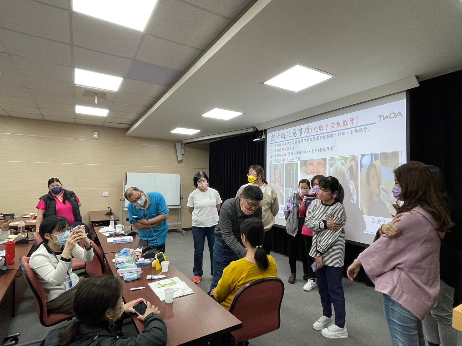 黃左琪牙醫師實作教學