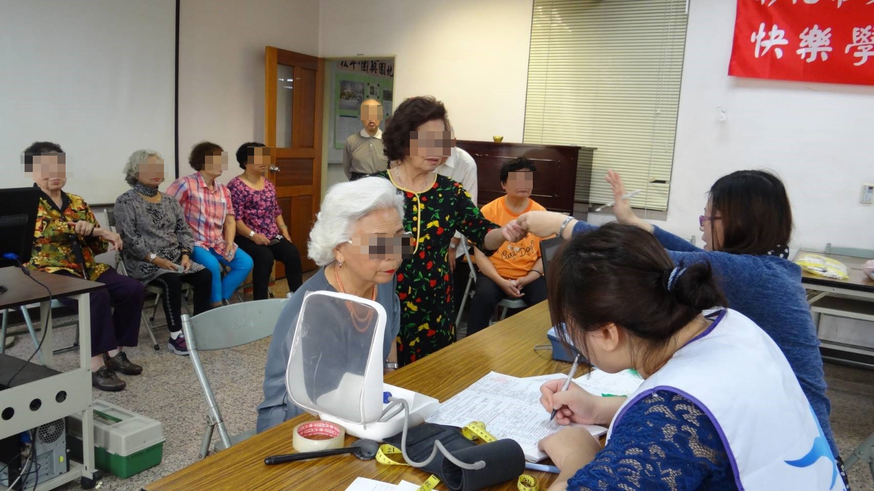 彰化市永安社區與彰化市金齡關懷協會合作篩檢照片