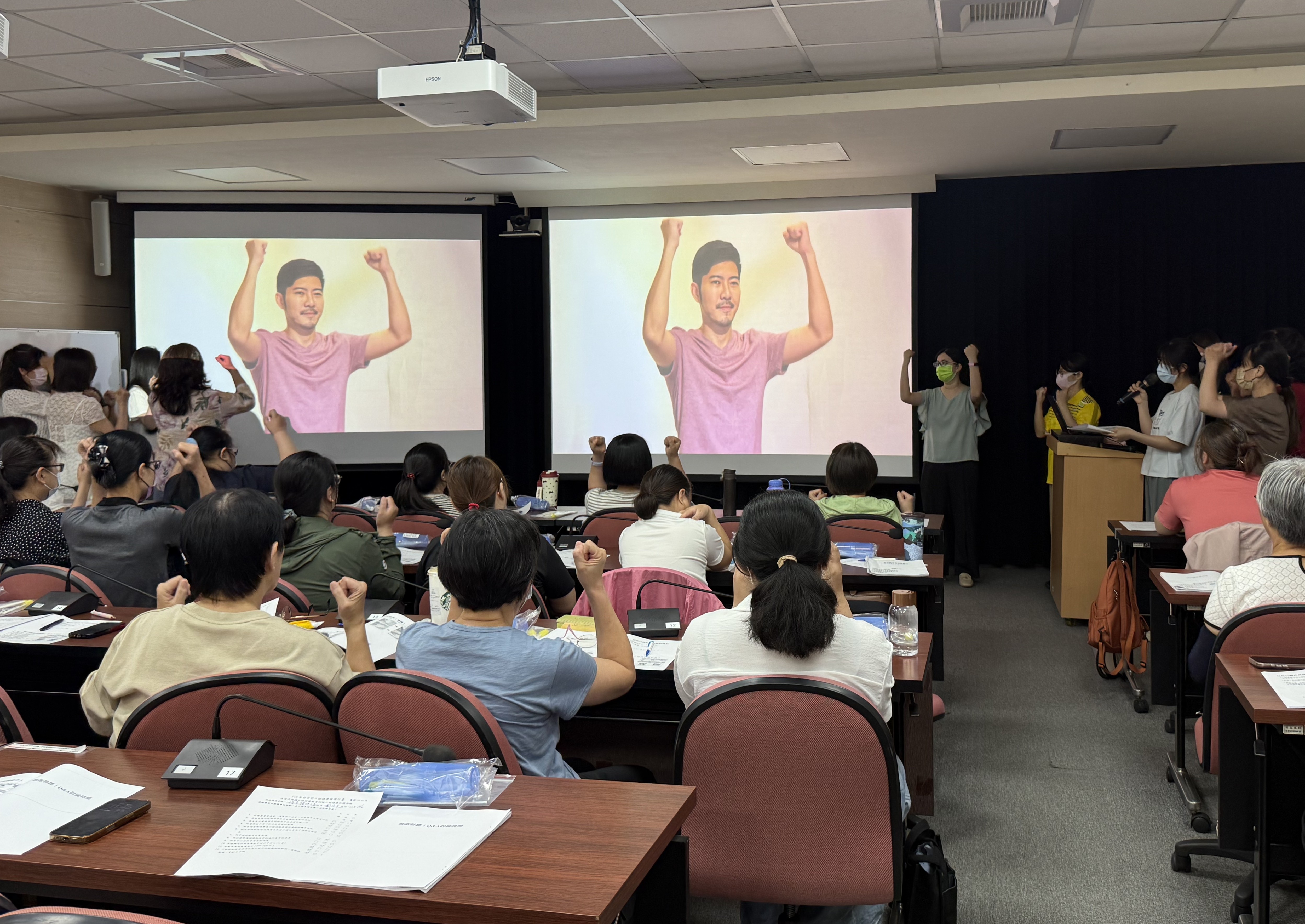 7_學員一起操作益口銅身操