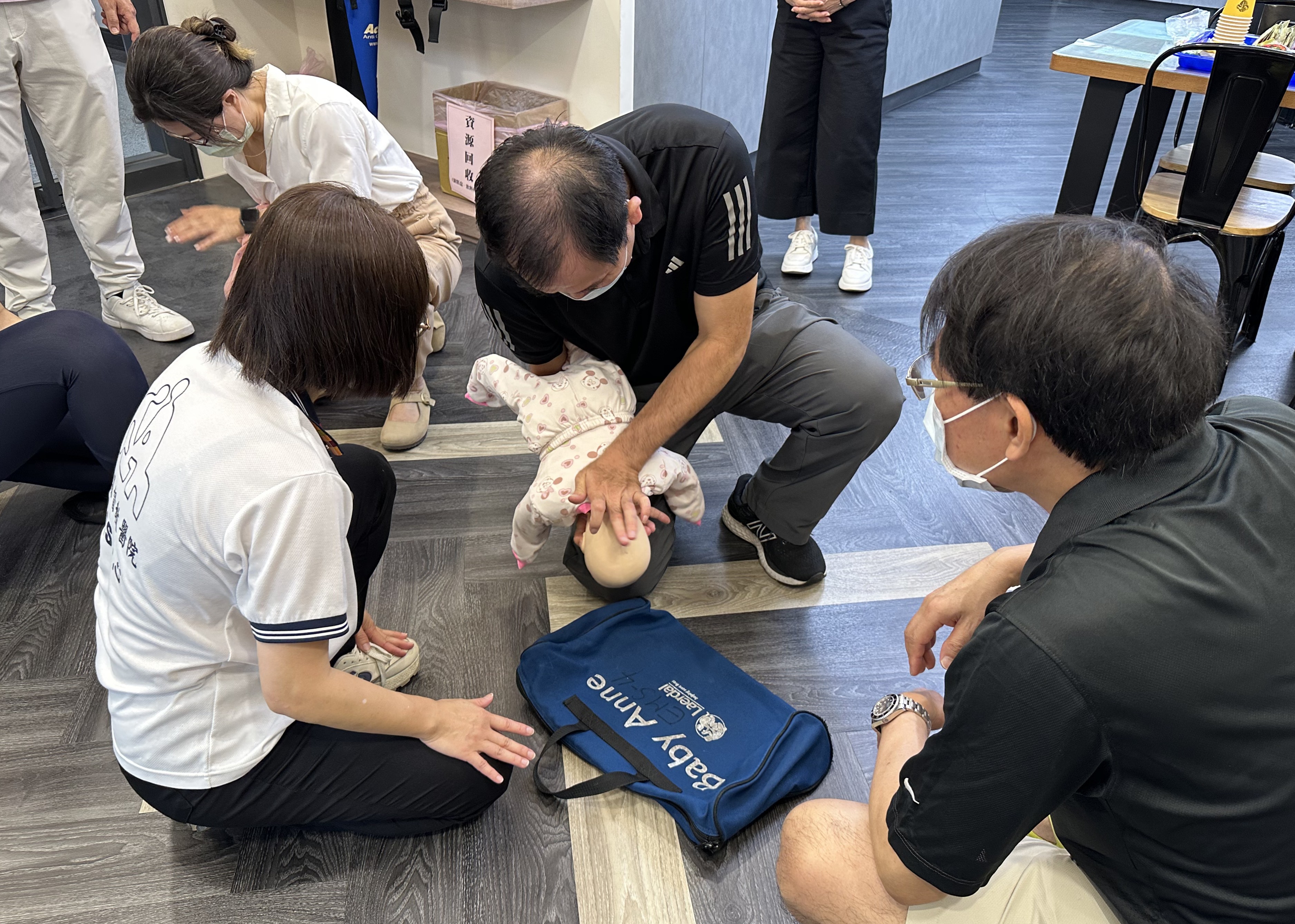 9_姚亭羽助教指導學員操作1歲以下幼兒哈姆立克法