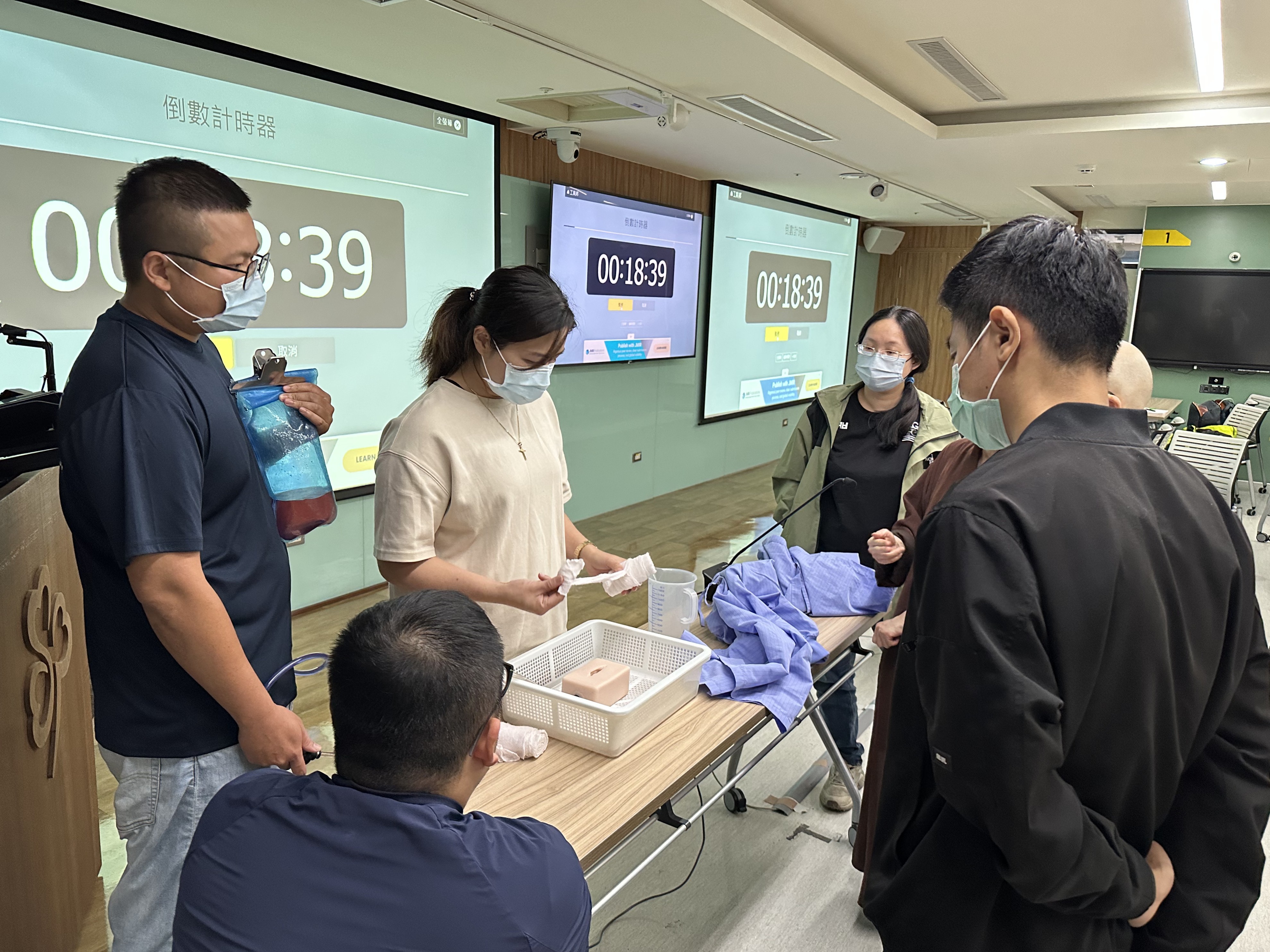 9_尹儷靜助教及賴柏夆助教教學填塞止血法