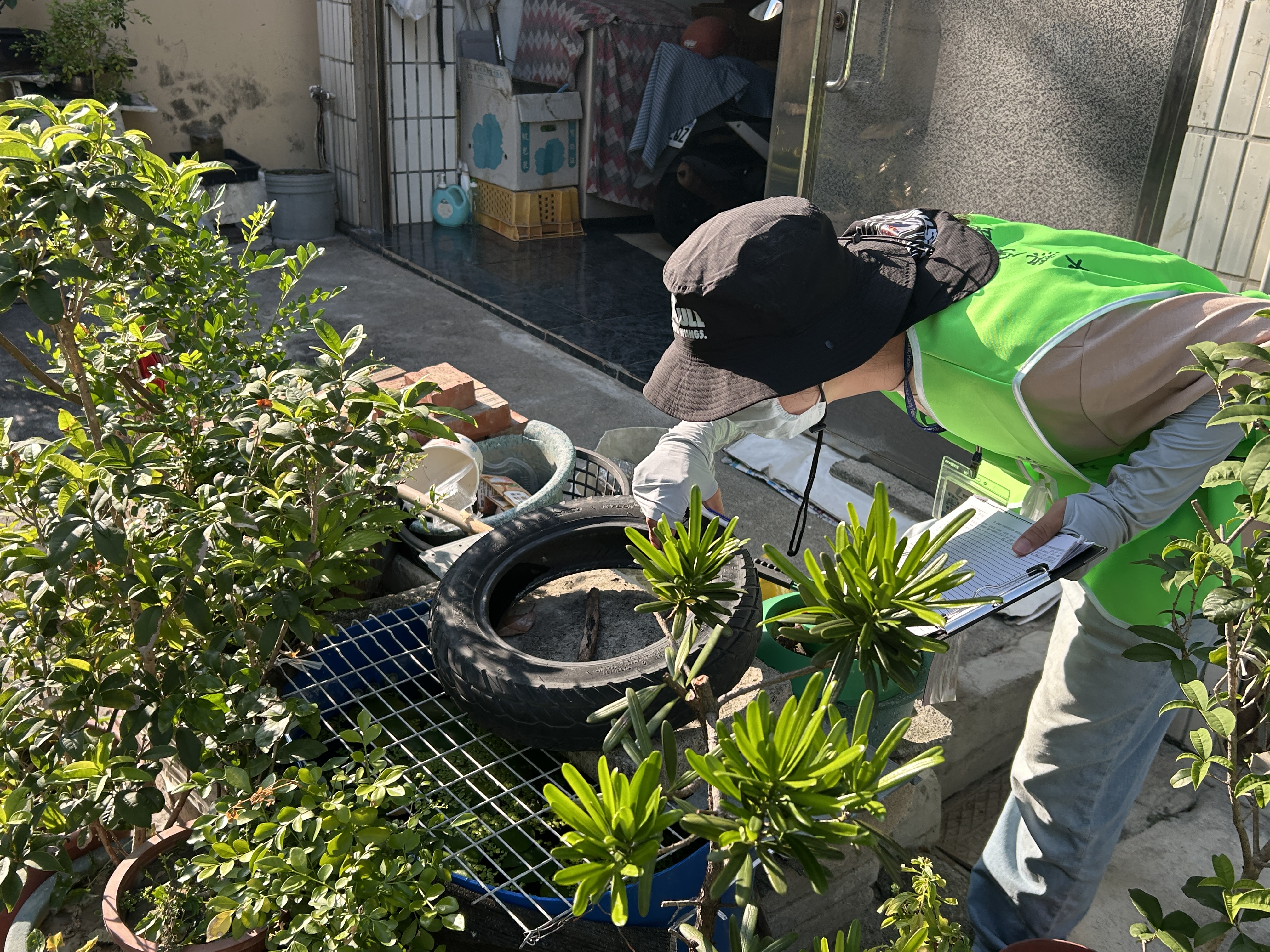 彰化市登革熱疑現本土群聚　衛生局設快篩站圍堵疫情 呼籲民眾積極清除居家積水容器　共同阻斷病媒蚊孳生-圖片1