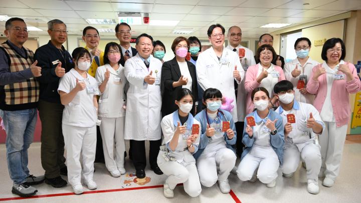 縣長與彰基醫護大合照