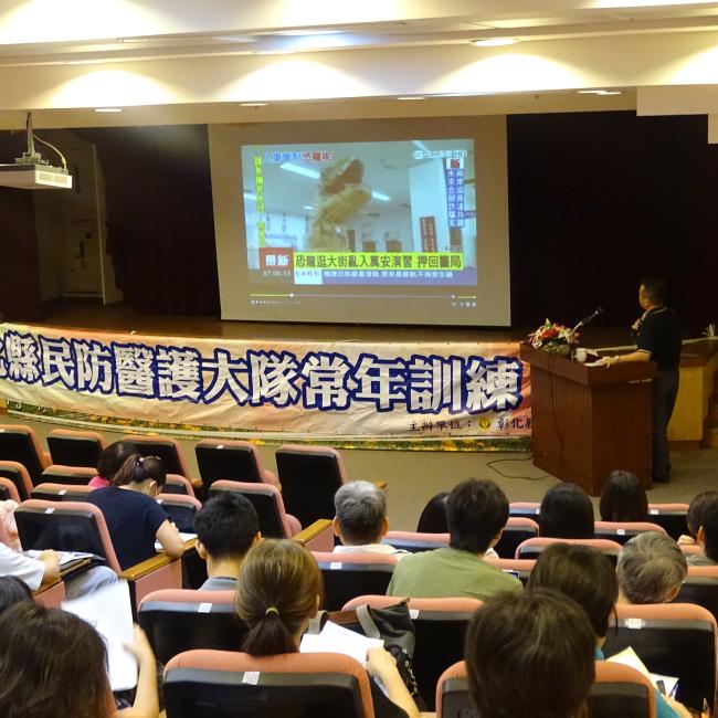 恐龍逛大街亂入萬安演習，押回警局