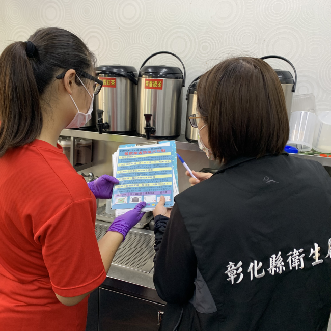 (圖為稽查手搖冷飲店實攝)