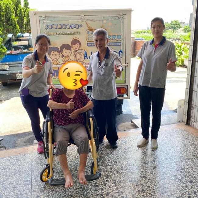 「澡」回幸福的時光,行動沐浴車到宅沐浴貼心服務。 「澡」回幸福的時光,行動沐浴車到宅沐浴貼心服務。