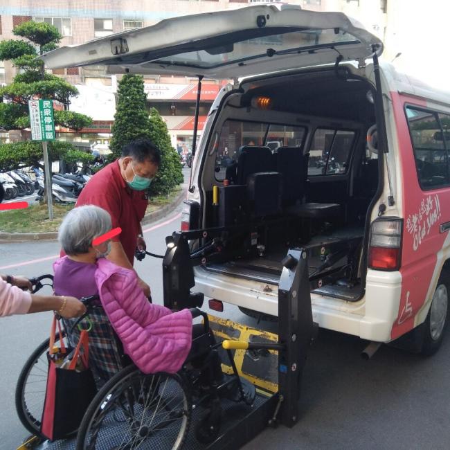 長照交通車就醫接送好方便