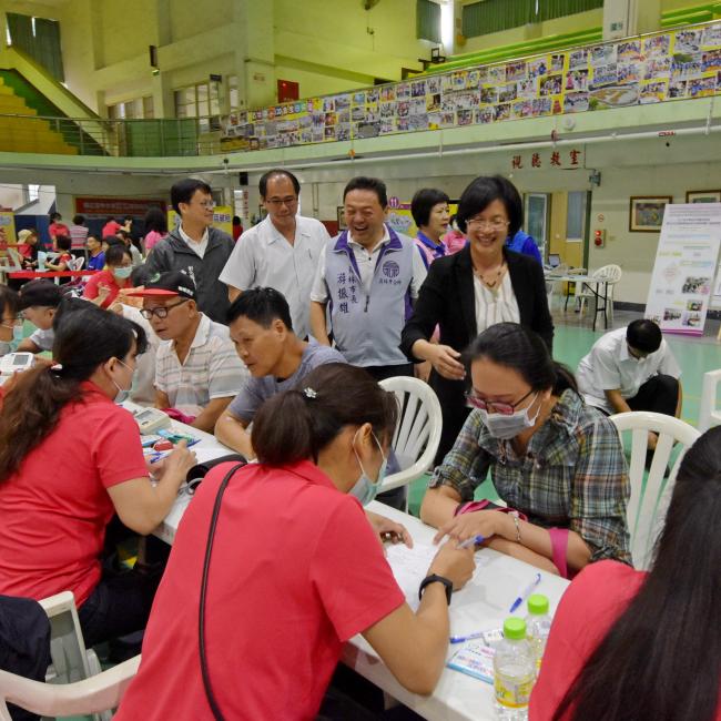 縣長視察關心民眾