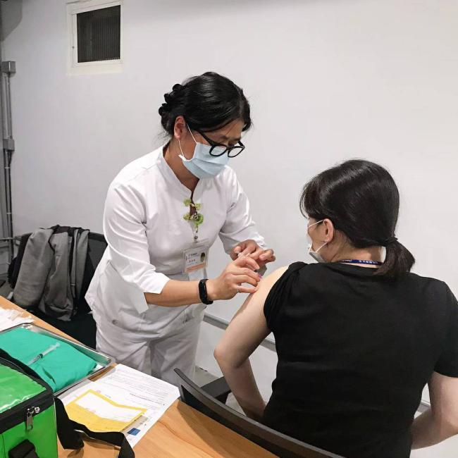 彰化縣衛生局於12月8日下午2時結合全聯、家樂福賣場共同合作,提供前150位接種莫德納民眾100元禮券及各賣場提供精美禮品,歡迎一起來接種!