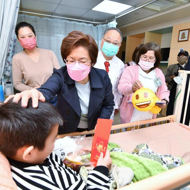 王惠美縣長關懷住院病童