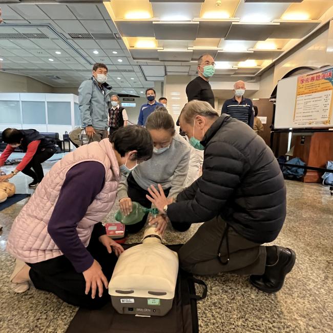 周志中榮譽副教授指導學員CPR
