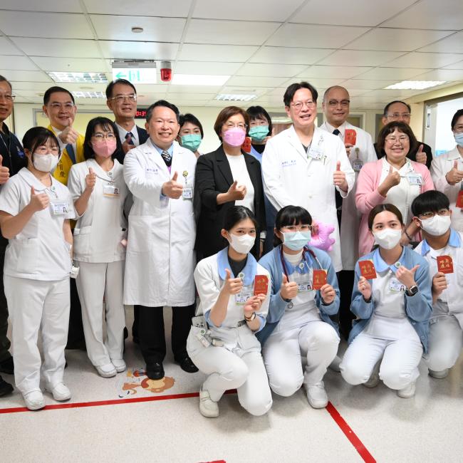 縣長與彰基醫護大合照