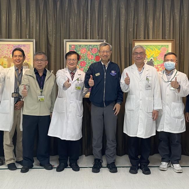 彰濱秀傳醫院院長、副院長及醫療團隊與彰化縣衛生局局長、團隊合影